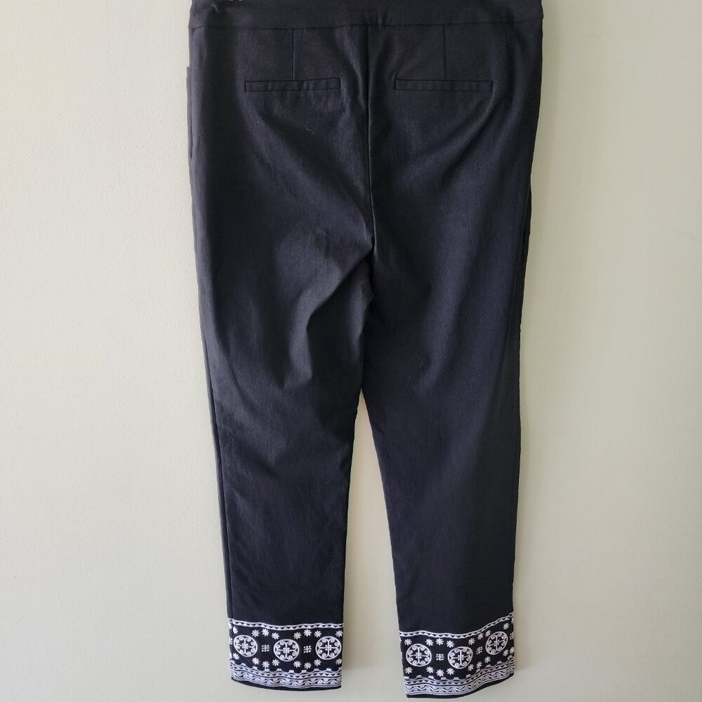 Chico's Brigitte Pull-On Embroidered Ankle Pants, Size 6, Like New - Picture 4 of 8